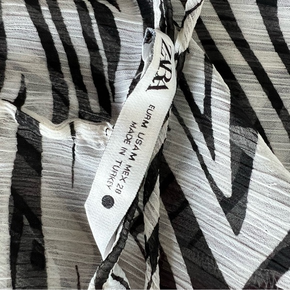 Zara Asymmetrical Kaftan - Picture 12 of 12